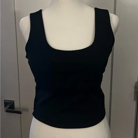 Black Sleeveless Cross-Back Yoga Top with Built in Bra - Picture 2 of 4